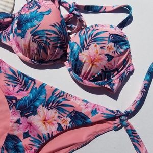 BIKINI H & M 34B top and size 8 bottoms